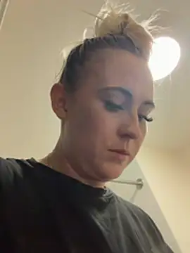 BaddieRiRi224 webcam show