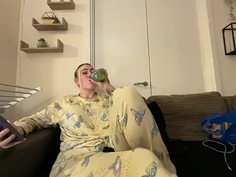 BaddieRiRi224n Webbikameraesitys