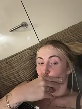 BaddieRiRi224n Webbikameraesitys