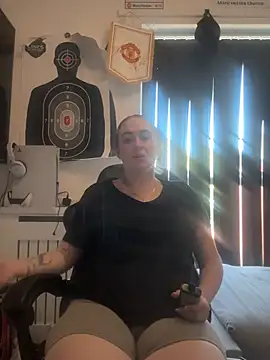 BaddieRiRi224 webcam show