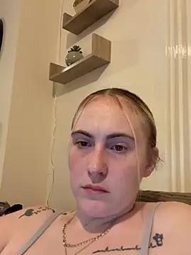BaddieRiRi224 Webcam Show