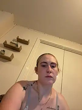 BaddieRiRi224 Webcam Show