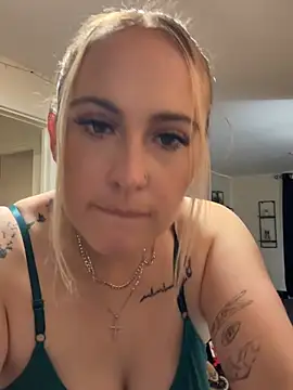 BaddieRiRi224's Webcam Show