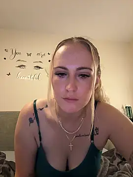 BaddieRiRi224 – webcam-show