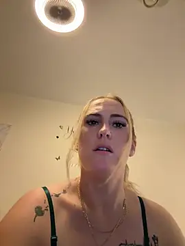 BaddieRiRi224 – webcam-show