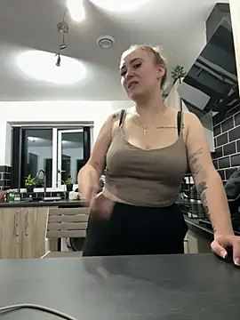 BaddieRiRi224 Show in webcam