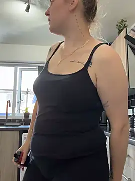 BaddieRiRi224 Webcamshow