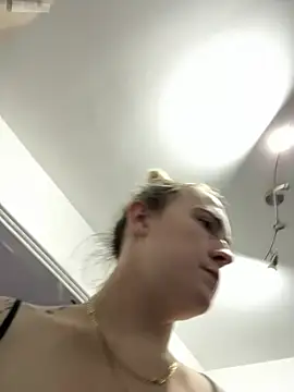 Show modela BaddieRiRi224 na web-kameri