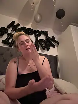 BaddieRiRi224 webcam show
