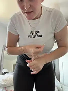 BaddieRiRi224 Show in webcam