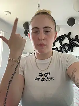 BaddieRiRi224 Webcamshow