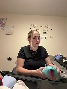 BaddieRiRi224 Webcamshow