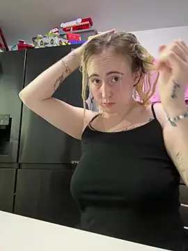 BaddieRiRi224's Webcam Show