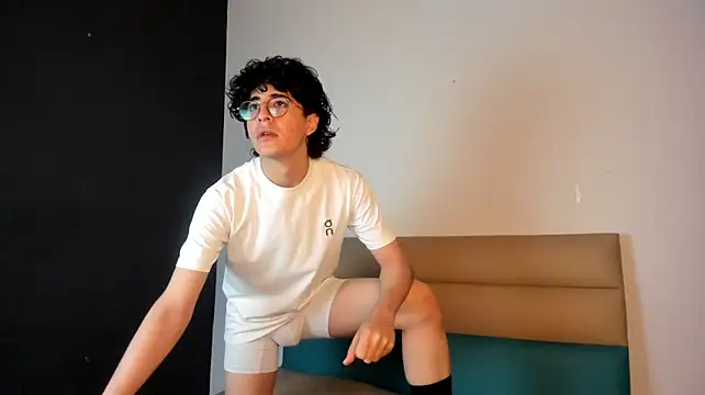 Show modela ElliotNoir na web-kameri