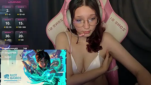 PiinkiAura Webcam-Show
