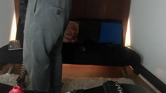 Obey_mee1 Webcam Show