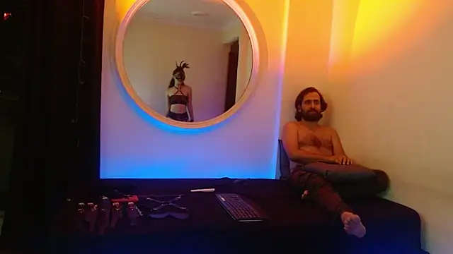 Webkamerová show Obey_mee1