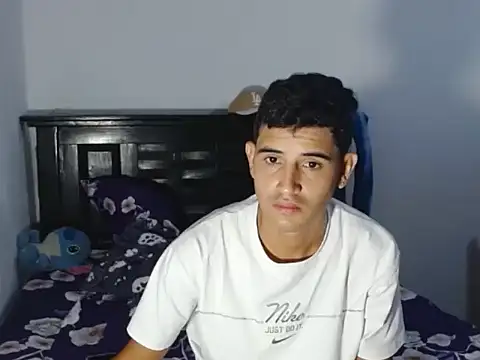 abrahaam25 Webcam Show