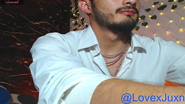 LovexJuxn77 Webcam Show