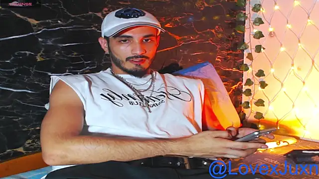 LovexJuxn77n Webbikameraesitys