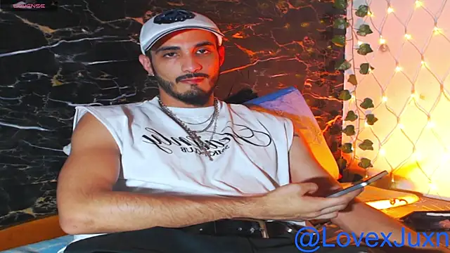 LovexJuxn77 Webcam-Show