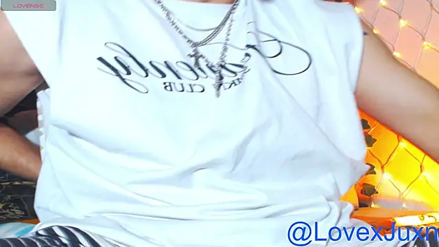 LovexJuxn77n Webbikameraesitys