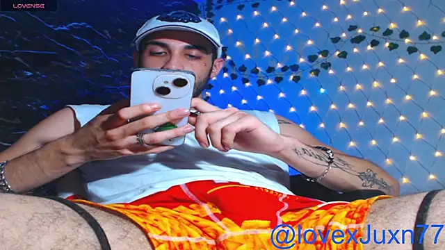 LovexJuxn77 webcam show