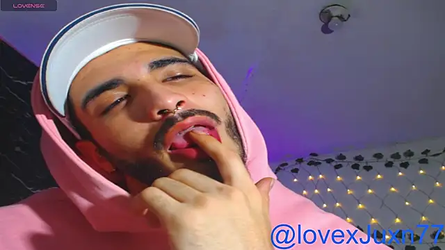 LovexJuxn77 webcam show