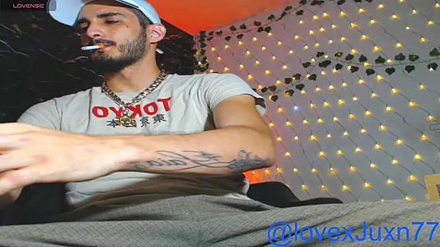 LovexJuxn77 webcam show