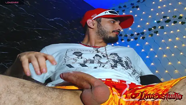 Show modela LovexJuxn77 na web-kameri