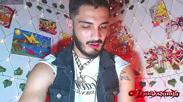 Show modela LovexJuxn77 na web-kameri