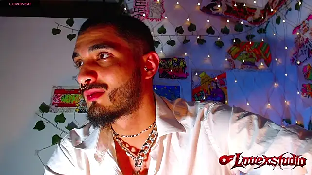 LovexJuxn77 webcam show