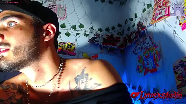 Show modela LovexJuxn77 na web-kameri