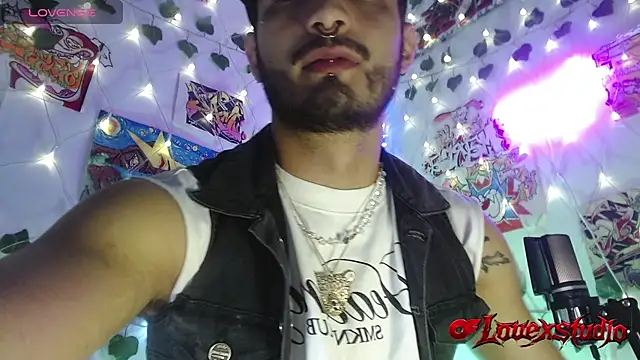 LovexJuxn77 在線直播表演