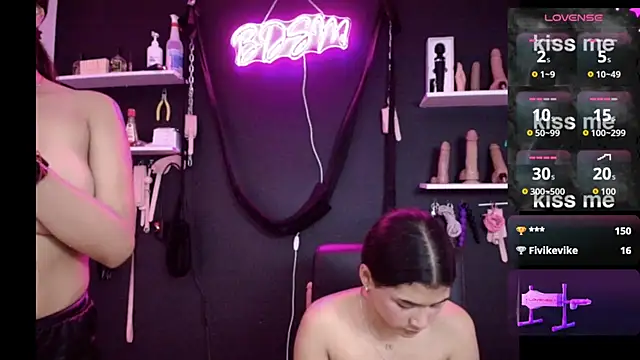 MissVicky_SlaveLiah_BDSM webkamerás műsora