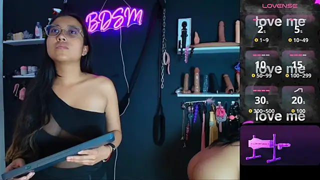 عرض كام MissVicky_SlaveLiah_BDSM