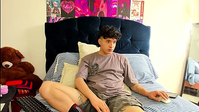 ZOREN33 webcam show