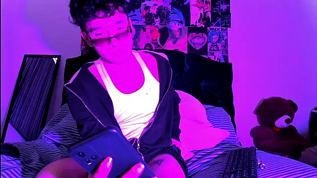 ZOREN33 Show in webcam