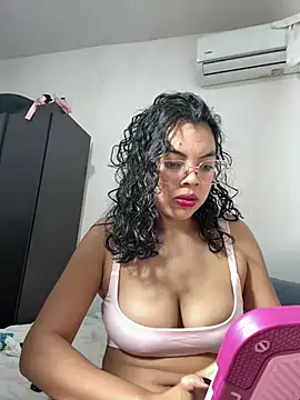 Chat +18 de Adri_zu ao vivo