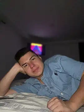 Вебкам-шоу steven_femboy