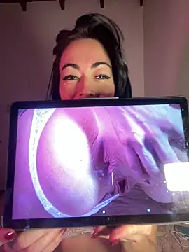 BrattyYanii's Webcam Show