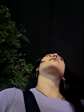 צ'אט XXX בשידור חי של Evelyn_outdoors