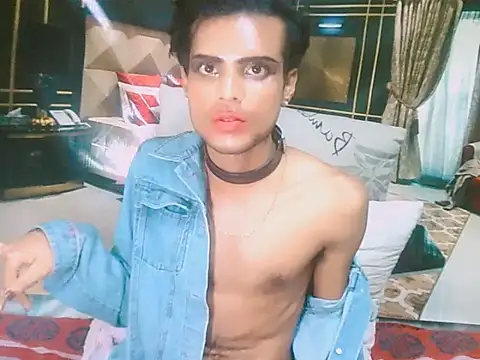 IndianLipstickLuna Show in webcam