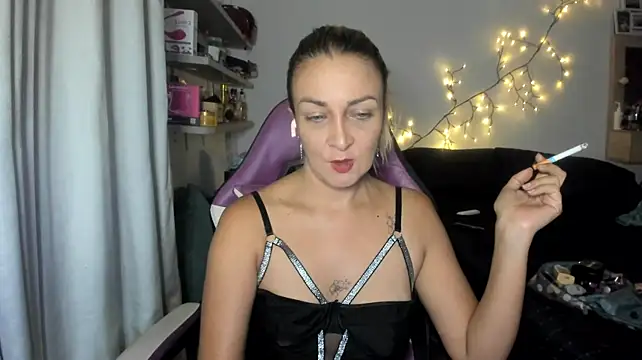 Webkamerová show adri_smoke