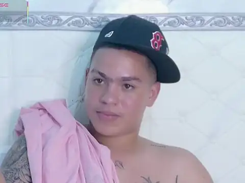 Show modela AustinThompsonn na web-kameri