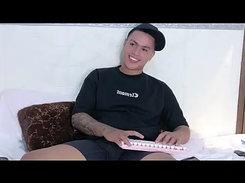 AustinThompsonn: διαδικτυακό σόου στην κάμερα