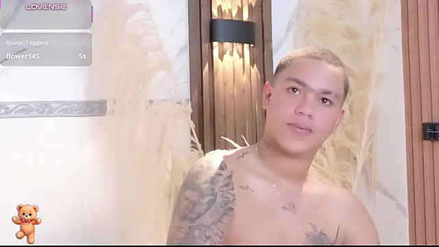 Pokazy przed kamerką – AustinThompsonn