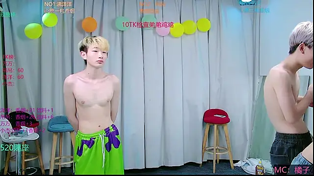 Show modela LF-boy na web-kameri