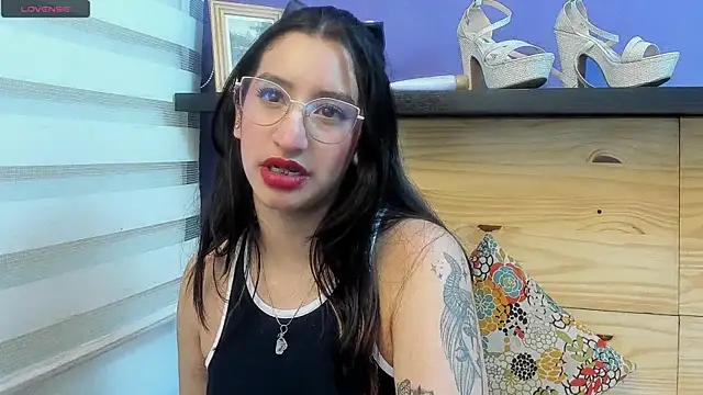 Chat +18 de sarahy_evans ao vivo