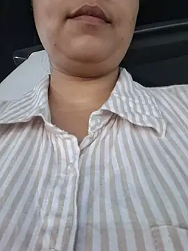 Luv_swara02 Webcam-Show